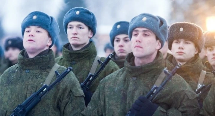 Москва увеличава със закон максималната възраст за задължителна военна служба