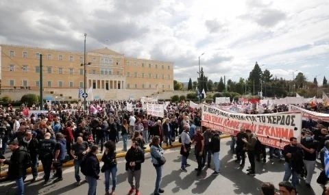 Еднодневна стачка спира полетите и обществения транспорт в Гърция