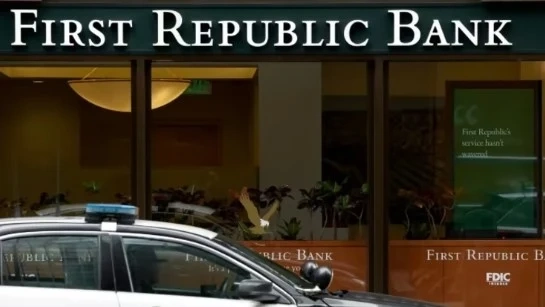 Подпомагат с 30 млрд. долара американската банка First Republic