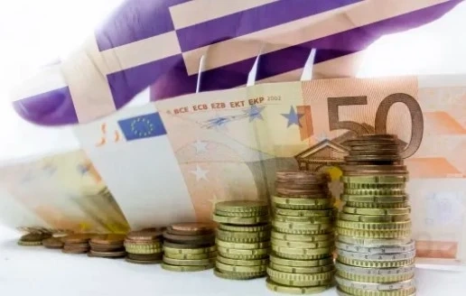 Минималната заплата в Гърция става 780 евро от 1 април