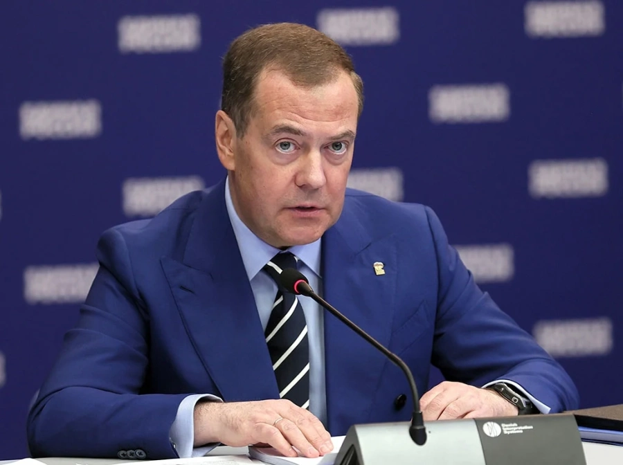 Медведев заплаши с ракети Хага: Поглеждайте към небето