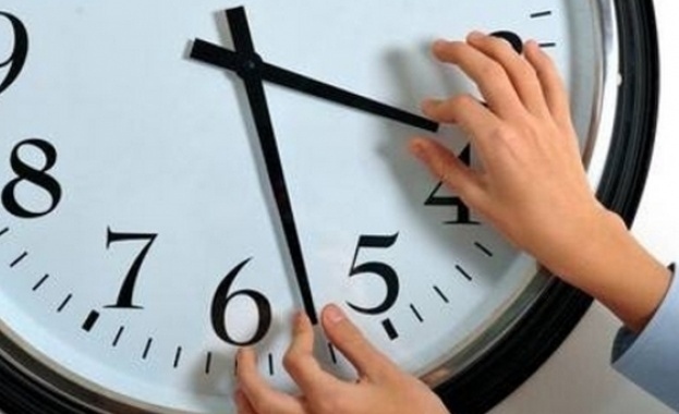 Местим стрелките на часовника с един час напред на 26 март