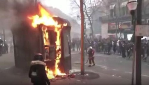 Отново масови  и сблъсъци с полицията във Франция заради  В град