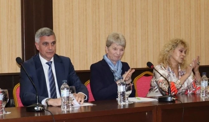 Стефан Янев: България може да бъде гласът на мира в НАТО и ЕС