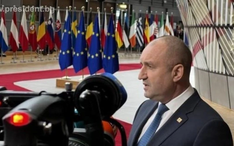 Радев: България няма да арестува Путин, защото той няма да дойде
