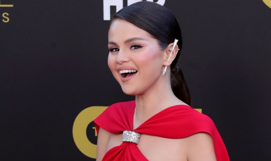 Селена Гомес стана първата жена с 400 млн. последователи