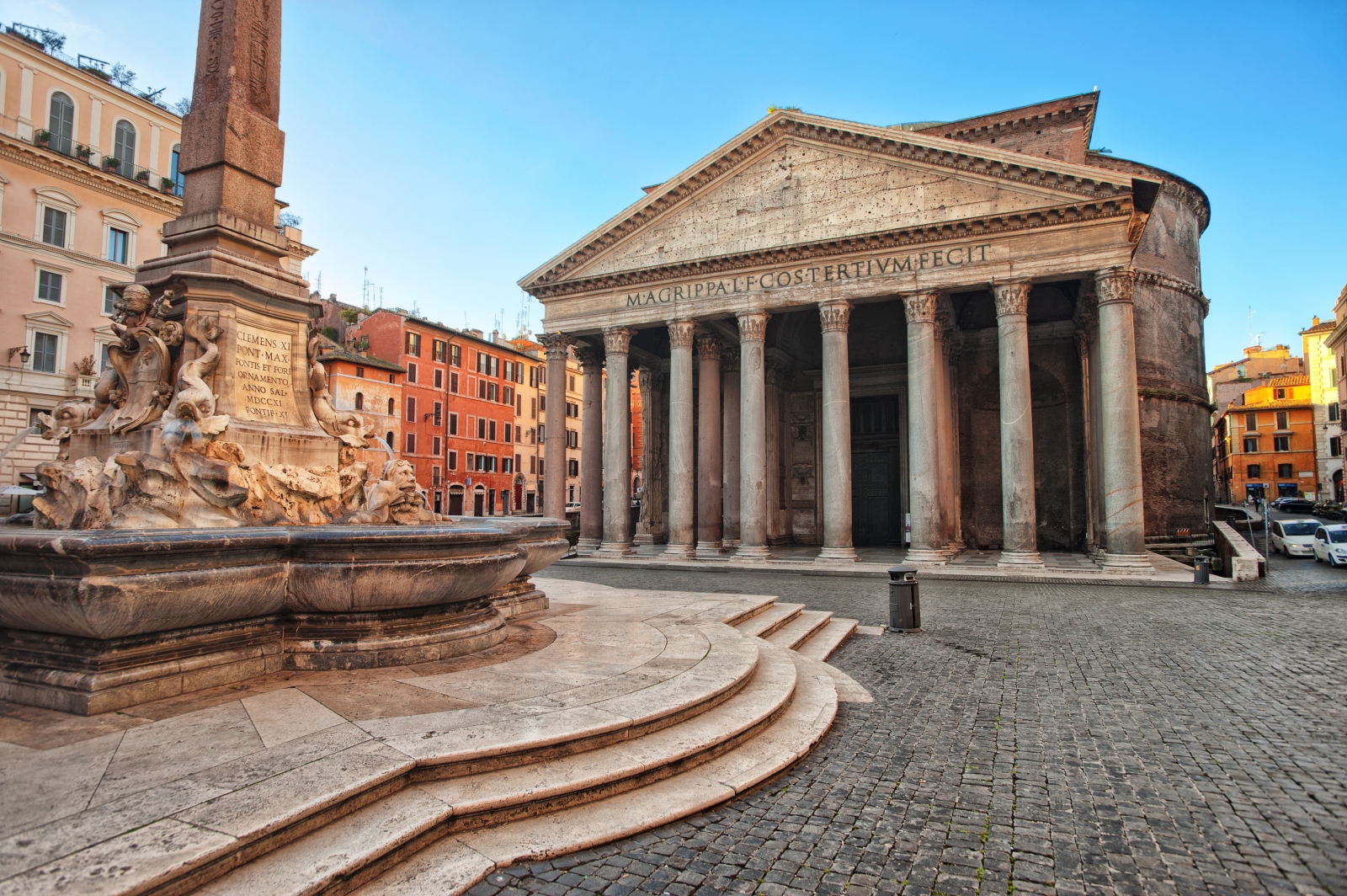 Влизането в една от най популярните забележителности в Рим Пантеона