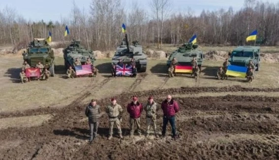Първите британски танкове Чалънджър пристигнаха в Украйна