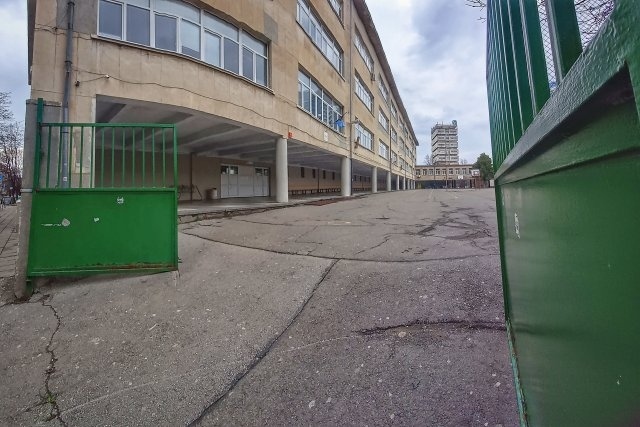 Нови бомбени заплахи срещу училища в страната