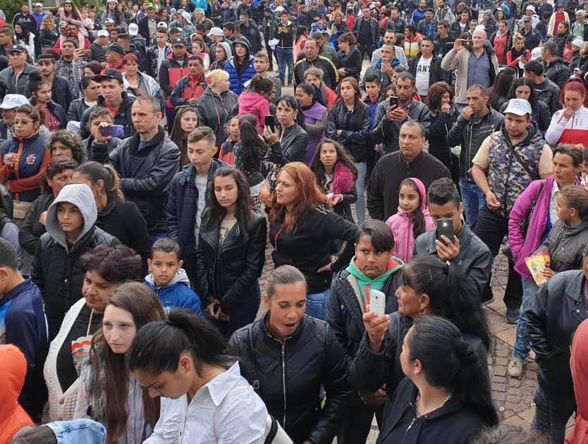 ГЕРБ София закри кампанията пред тумба роми. Киро и Асен с DJ парти