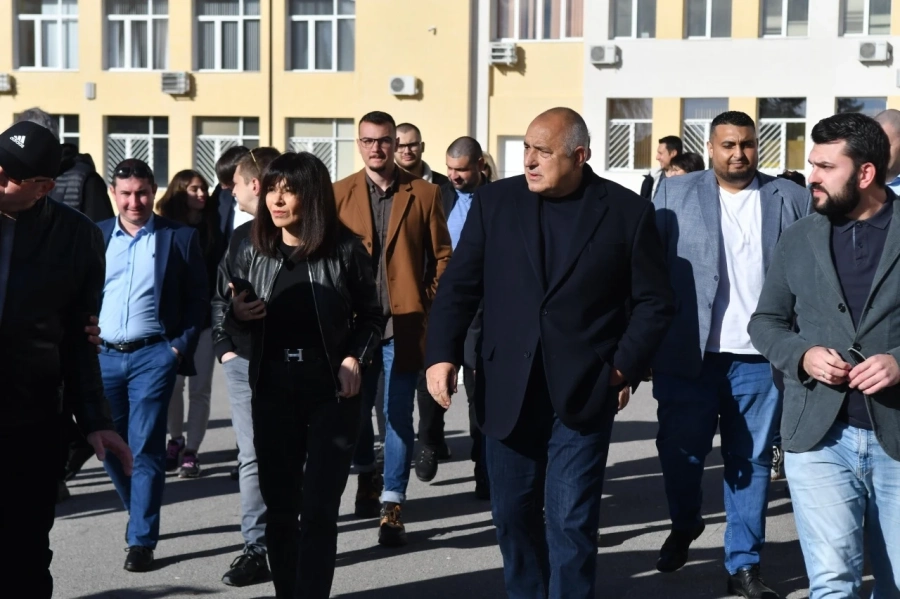Борисов гласува с хартия: Днес е лесно, утре става трудно