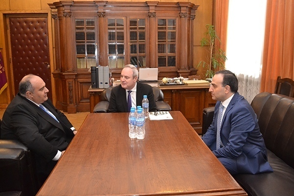 Ректорът на Славянския университет в Баку посети Софийския университет