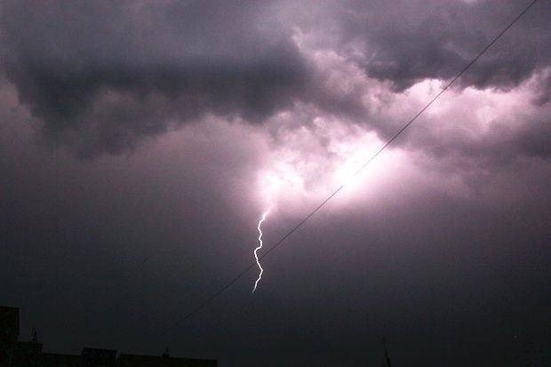 Студен фронт преминава през България