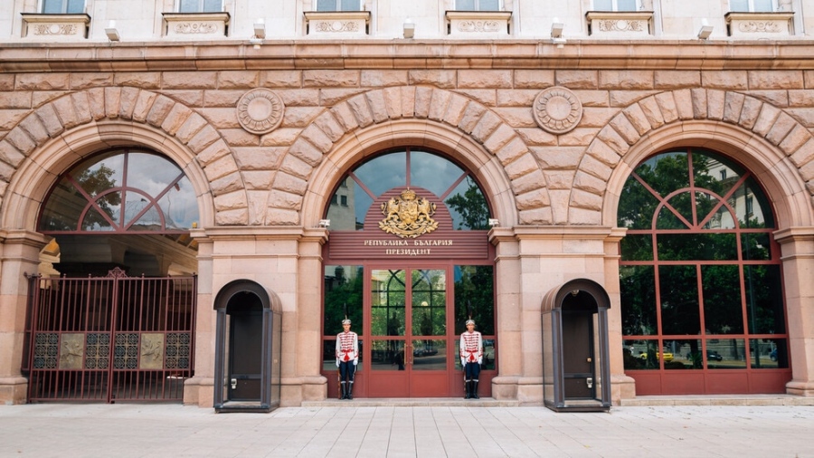 Румен Радев: Подкрепа за правителство следва да се търси от мандатоносителя сред парламентарните партии