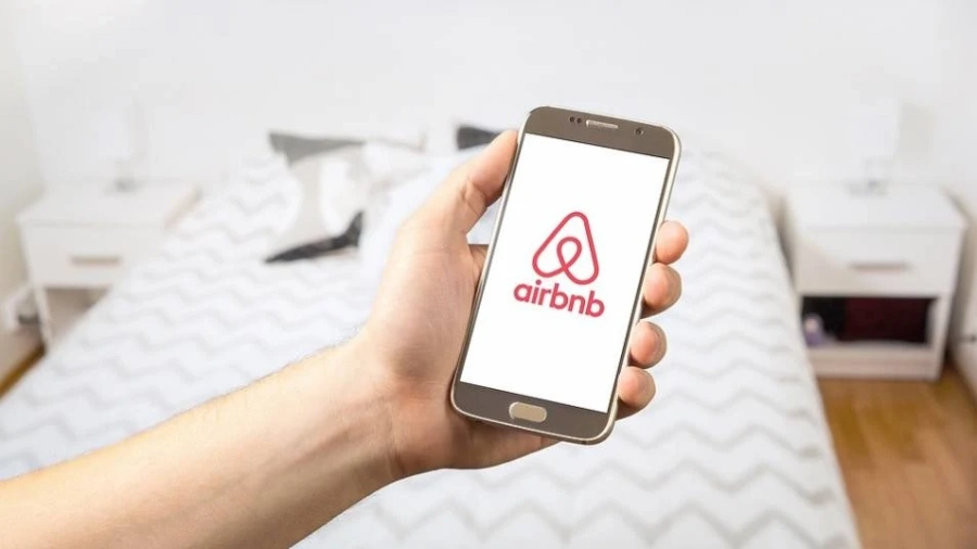 Акциите на Airbnb се сринаха