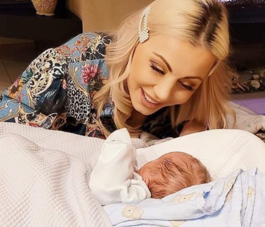 Камелия стана майка