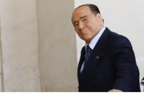 Берлускони излезе от интензивно отделение