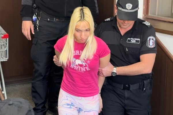 Психиатрична експертиза ще извади Емили Тротинетката от ареста, писа България