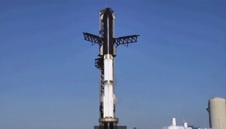 Отложиха изстрелването на ракетата на SpaceX 