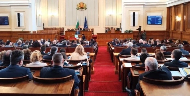 Депутатите отмениха великденската си ваканция