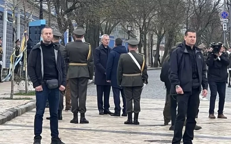 Генералният секретар на НАТО пристигна дискретно в Киев