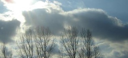 Днес облачно на места с валежи. Максималните температури ще са между 15° и 20°