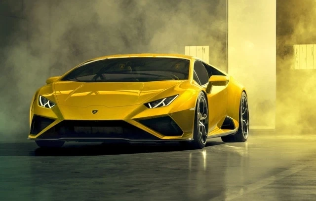 Деца поляха Lamborghini с кетчуп, сметката шокира родителите им