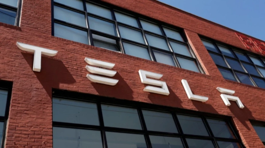 Акциите на Tesla леко поскъпнаха