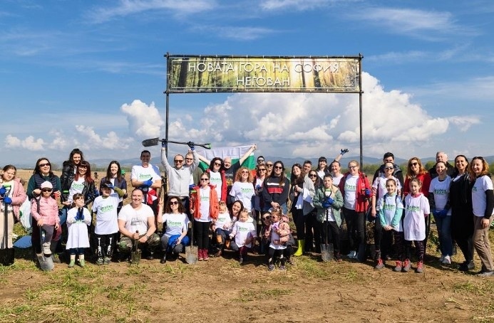 Доброволци от Пощенска банка засадиха над 2000 фиданки в Международния ден на Земята