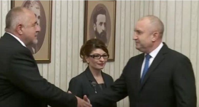 Радев е готов да забави връчването на първия мандат