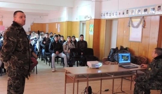 Правителството одобри наредбата за военно обучение в 10-и и 11-и клас