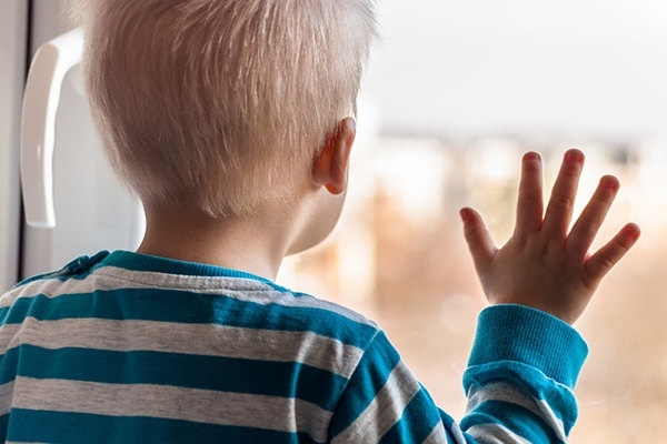 Развръзка: Детето, което живееше без ЕГН, е взето от социалните