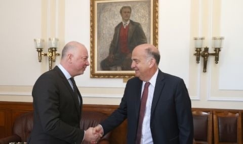 Посланикът на САЩ разговаря с премиера и председателя на НС