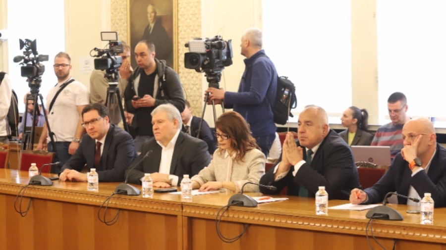 ГЕРБ-СДС с брифинг от парламента