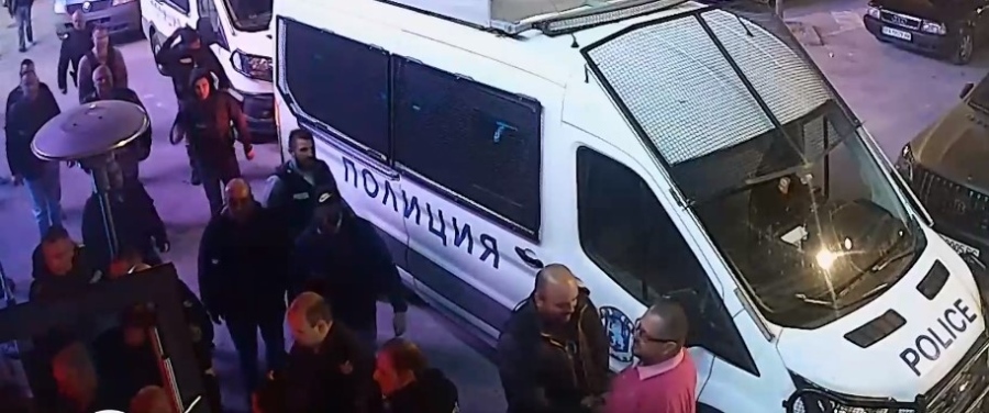 Проверка на полиция Пловдив в нощно зведение. Клиенти са събличани чисто голи