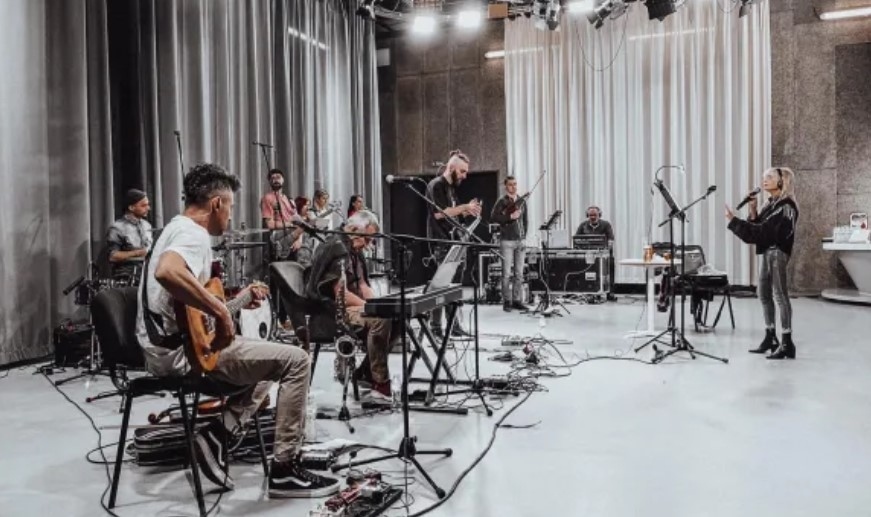 Лили Иванова репетира за националното си турне 