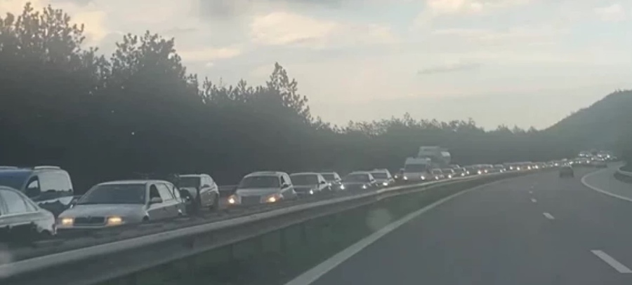 Натоварен трафик в последния почивен ден. Станали са 49 катастрофи