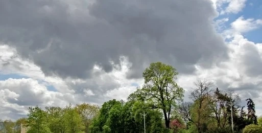 Днес облачно с валежи.  Максималните температури ще бъдат между 12° и 17°