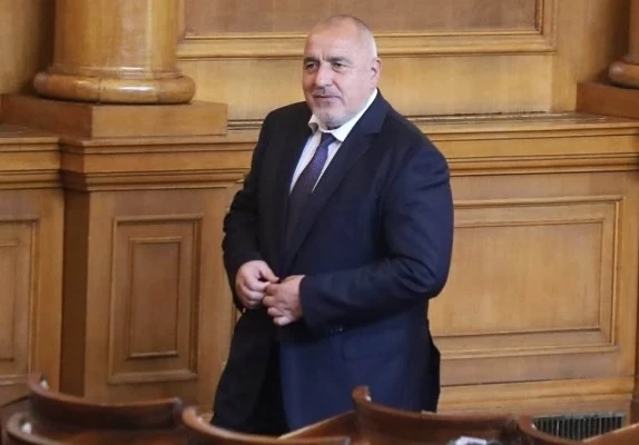 Бойко Борисов издигна Мария Габриел за премиер от трибуната на НС