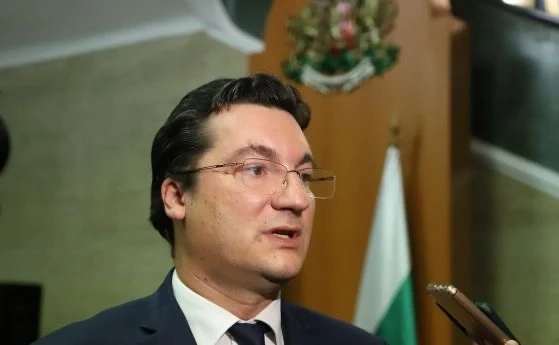 Зарков няма да предприема действия за отстраняването на Гешев
