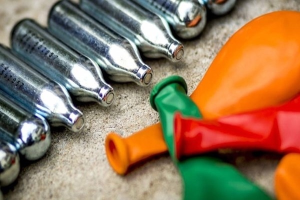 Началник на клиника по токсикология: Райският газ може да е много опасен за подрастващите