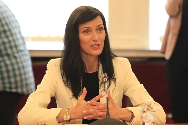 Вмешателството на Мария Габриел в съдебната власт ѝ коства еврокомисарското кресло