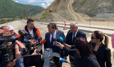 Иван Шишков отговори на протестиращите: Става въпрос само за завършване на пътен възел Кресна