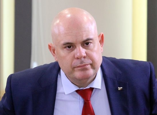 Главният прокурор Иван Гешев обяви че е призован в понеделник