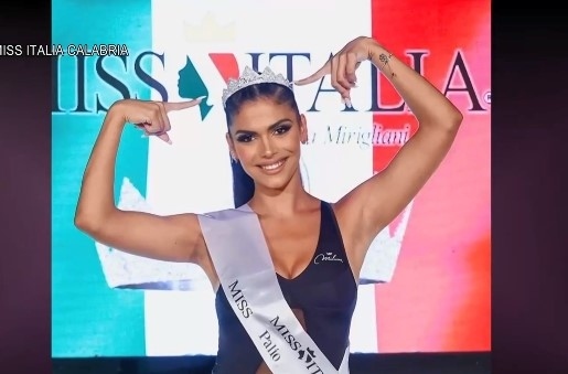 Осиновена българка е на крачка от финала на Мис Италия (СНИМКИ)