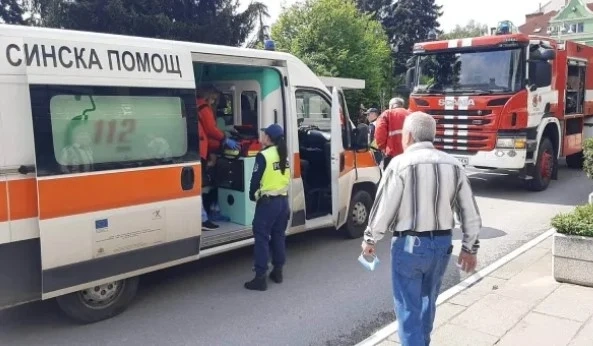 Пожар в сградата на общината във Велико Търново, има пострадали