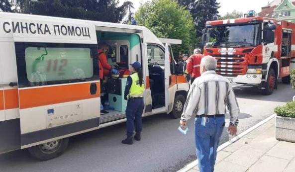 Пожар в сградата на общината във Велико Търново, има пострадали