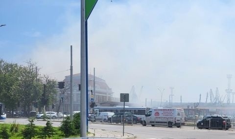 Влак горя във Варна