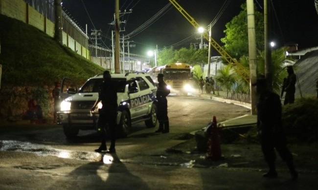 9 загинали при блъсканица на стадион в Ел Салвадор