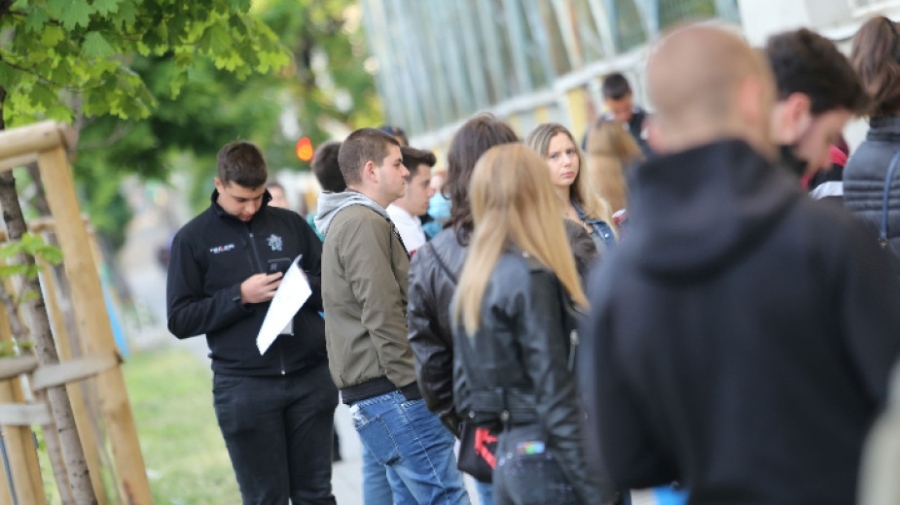 Над 47 000 12-класници се явиха на вторите матури